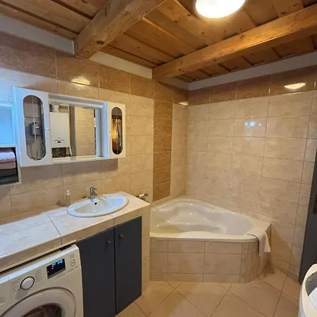 Gasthuis Kinga House 4*