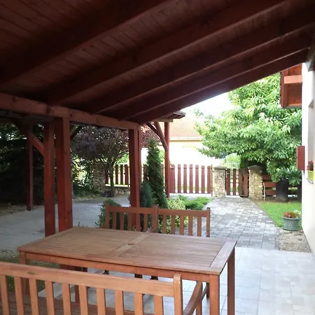 Gasthuis Kinga House 4*