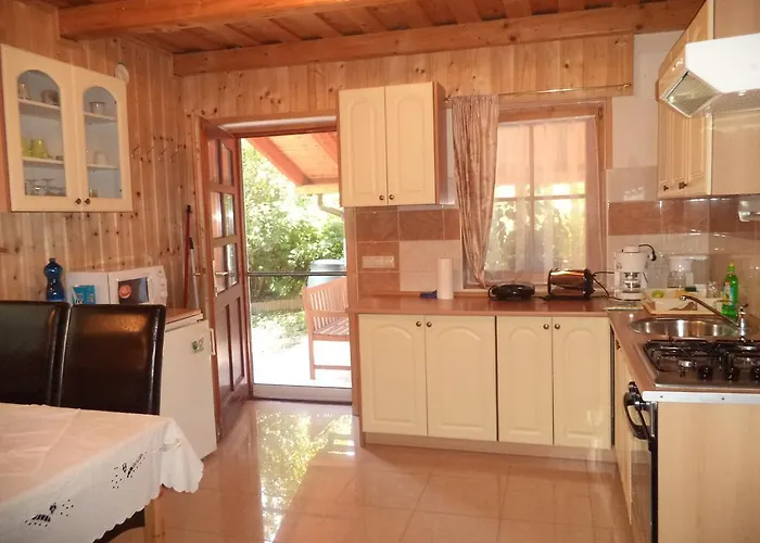 בית הארחה Kinga House