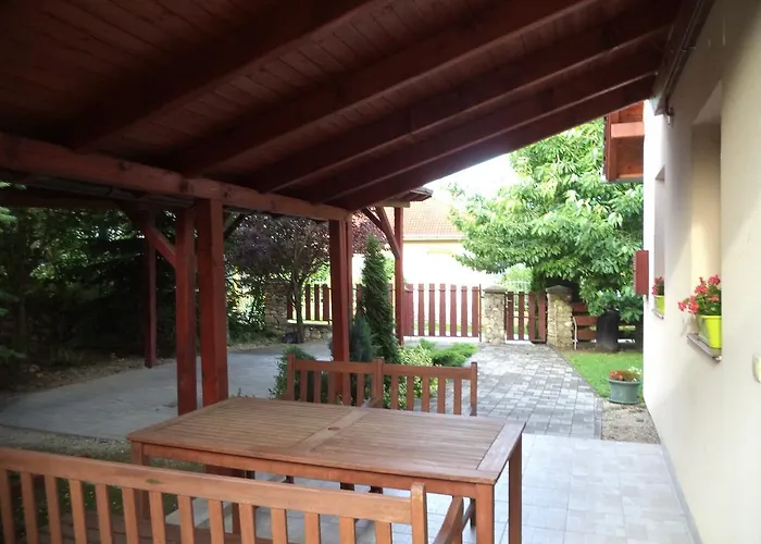 בית הארחה Kinga House 4*