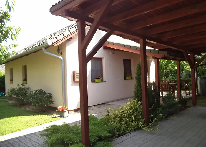 בית הארחה Kinga House קסזטלי