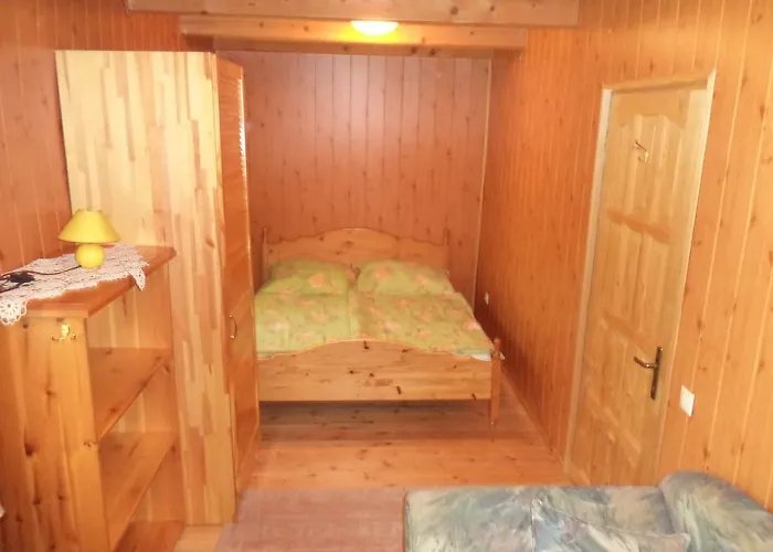 בית הארחה Kinga House קסזטלי